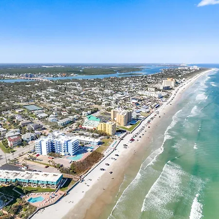 Oceanfront Condo - Beach, Pool & Bbq, Steps From Flagler Ave
